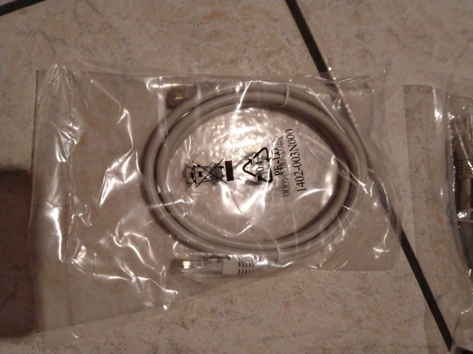 Cavi: new LAN cable Ethernet – Nuovo e nell'imballaggio originale da Porza venduto da tbch