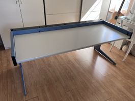 Schreibtisch
