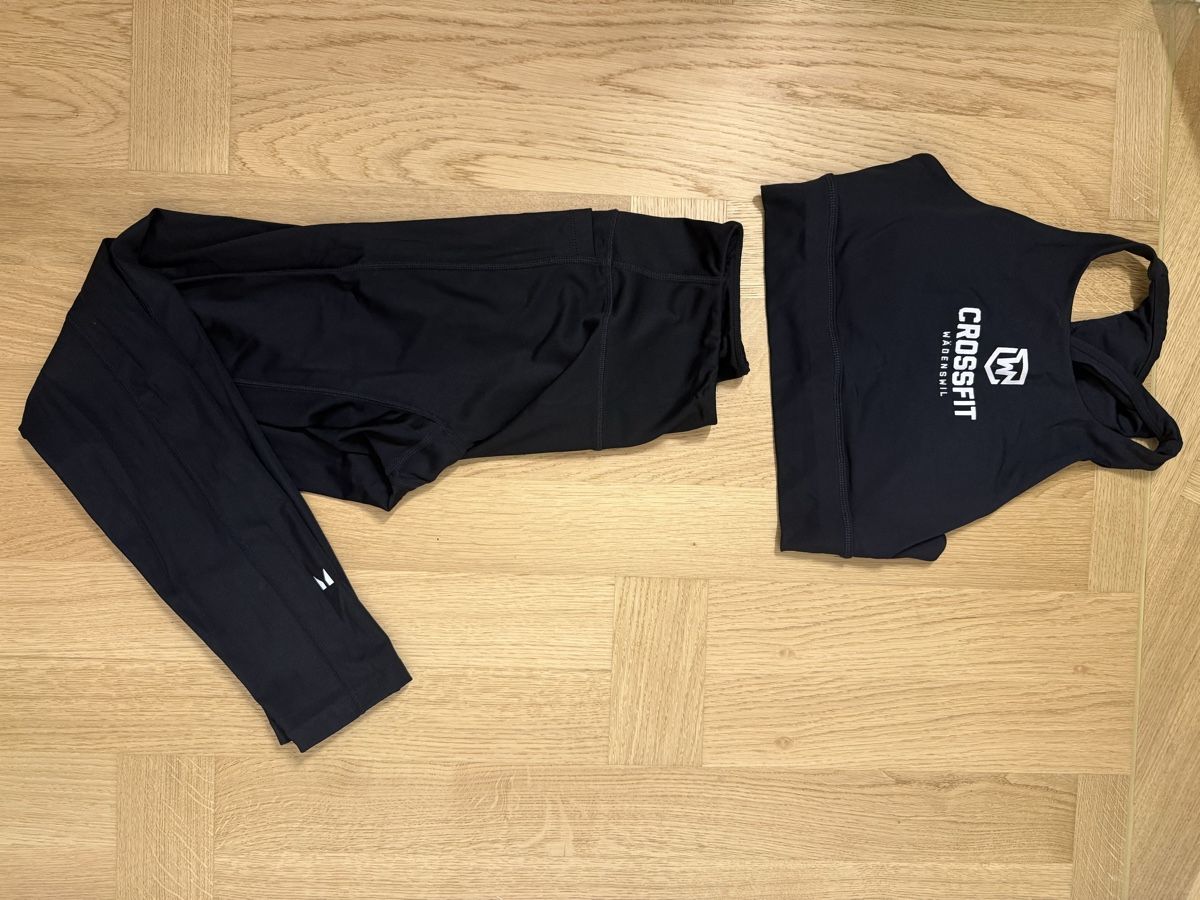 Lotti di vestiti: Sportpaket schwarz/rosa – Nuovo (secondo la descrizione) da Zürich venduto da pmorger01 1