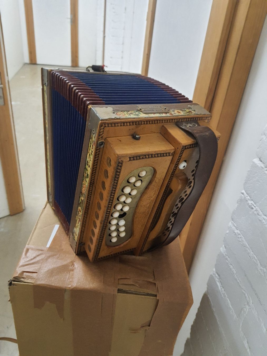 Instruments de musique: schwyzerorgeli 8 basses à restaurer  – D'occasion à Pont-de-la-Morge par Mirabelle0 3