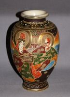 Grössere Satsuma-Vase aus Keramik mit Herrscherpaar