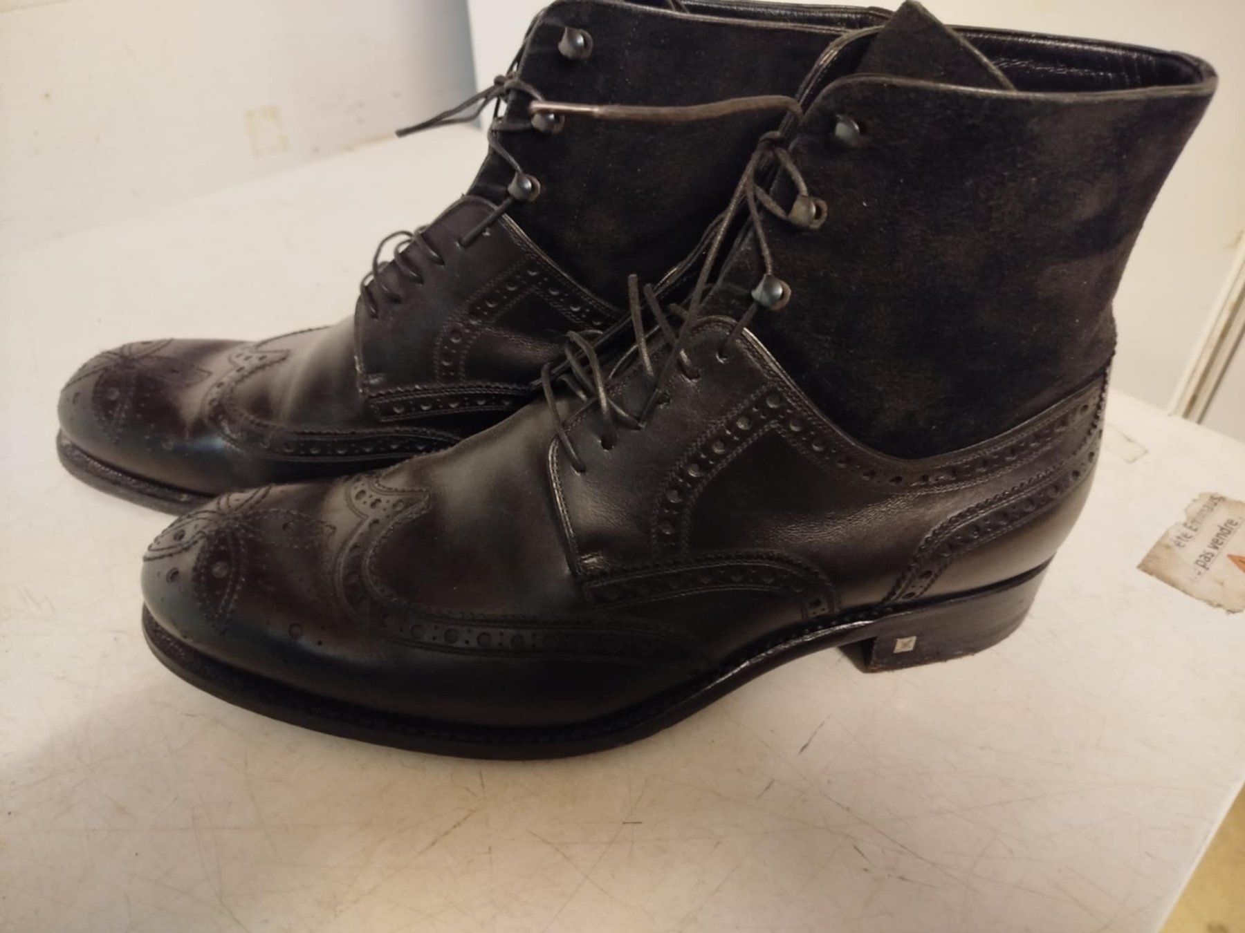 Louis Vuitton Herrenschuhe: Louis Vuitton chaussures / 42,5 – Gebraucht aus La Chaux-de-Fonds von Emmaus2300CDF 2
