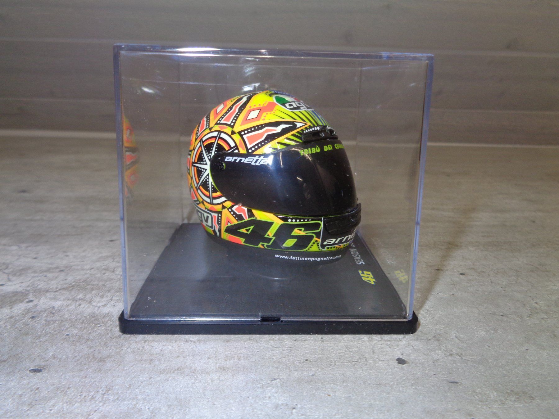 Spark Modellini d'auto: Spark 1:5 Casque Valentino Rossi 46 2002 – Nuovo e nell'imballaggio originale da Reconvilier venduto da rallycar 2