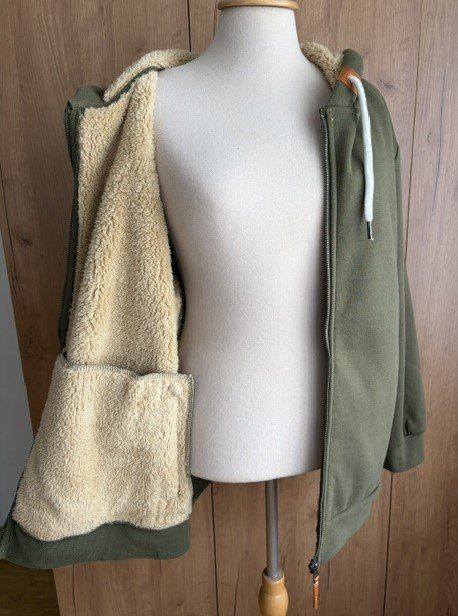 Giacche: SWEATJACKE mit Teddyfell Gr. 44 – Nuovo (secondo la descrizione) da Emmenbrücke venduto da Galerie 3