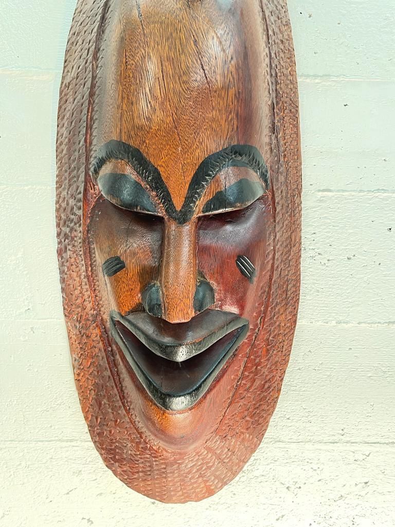 Internationale Kunst: Geschnitzte afrikanische Holzmaske – Gebraucht aus Schwerzenbach von Tamama 2