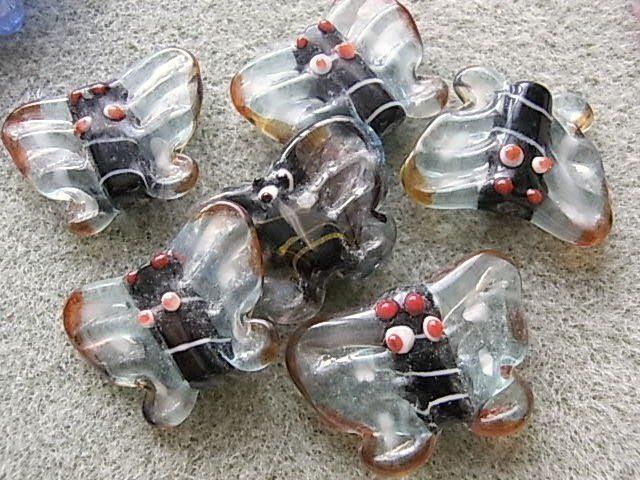 Perle (finte): 2 Perlen Glas Schmetterling 15mm – Usato da Alpnachstad venduto da perlengaby 1