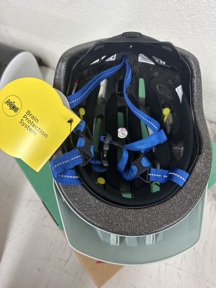 Specialized Caschi: Specialized Kinderhelm Shuffle LED Gr. 50-55cm Neu – Nuovo e nell'imballaggio originale da Zürich venduto da Barspin 2