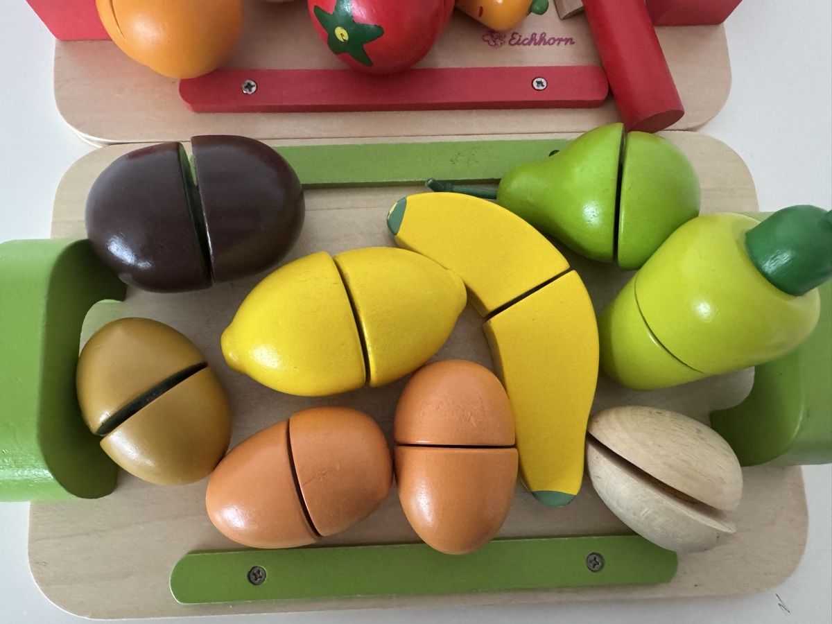 Spielzeuge: Schneideobst/Gemüseset aus Holz – Gebraucht aus Balgach von zreredein 1