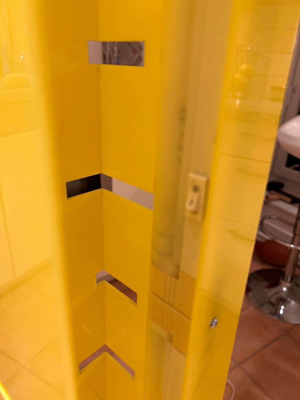 Lampen: UNIQUE ! Lampe au sol jaune fluorescent VINTAGE années 90 – Gebraucht aus Roche VD von luc_jwm5 4