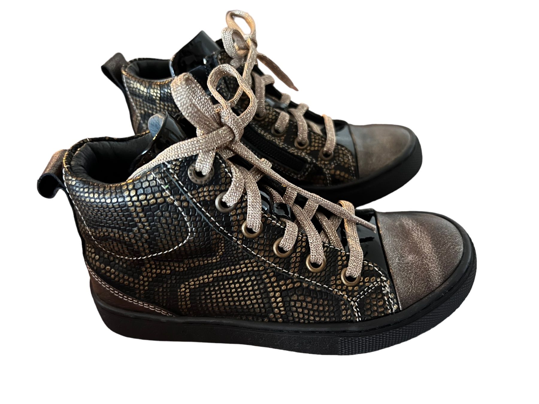 Chaussures filles: Liquidation_ Sneaker aus Leder, Gr. 28 – Neuf avec emballage d'origine à Steinhausen par Jan_CesilWeber 3