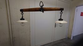Deckenlampe aus altem Holz-Joch