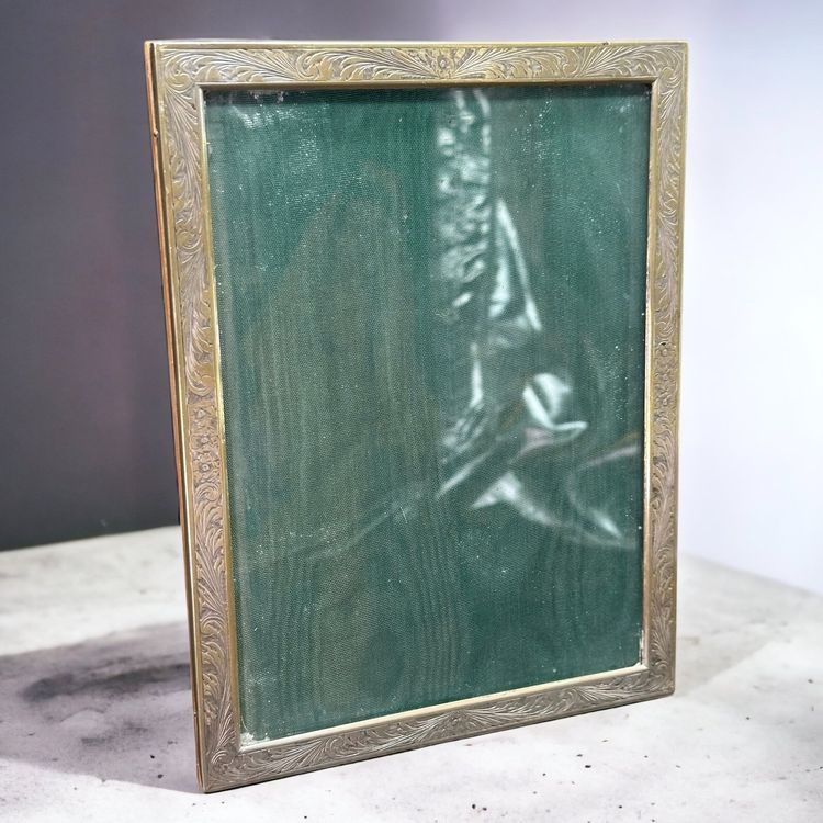 ANCIEN CADRE DE collection en bois et plâtre, fait à la main. Photo de