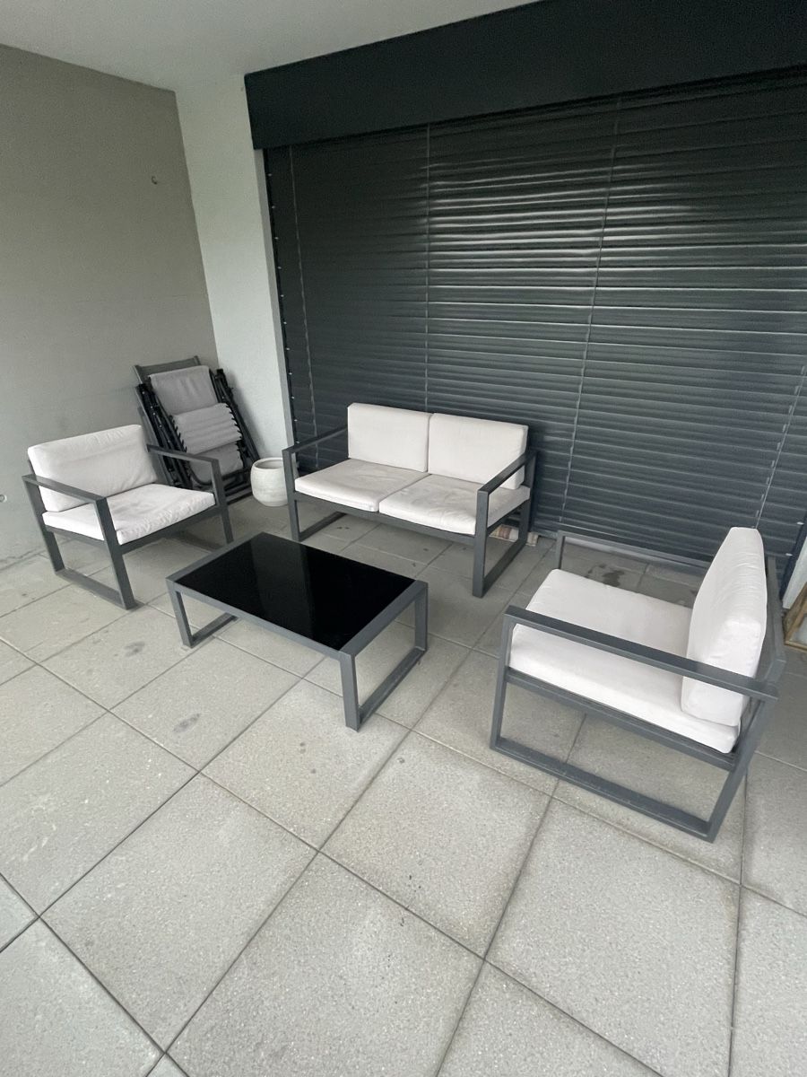 Set di tavolo e panche: Balkonset Lounge 2-Sitzer Sofa, 2x Sessel & Tisch – Usato da Rorschacherberg venduto da AlST_96