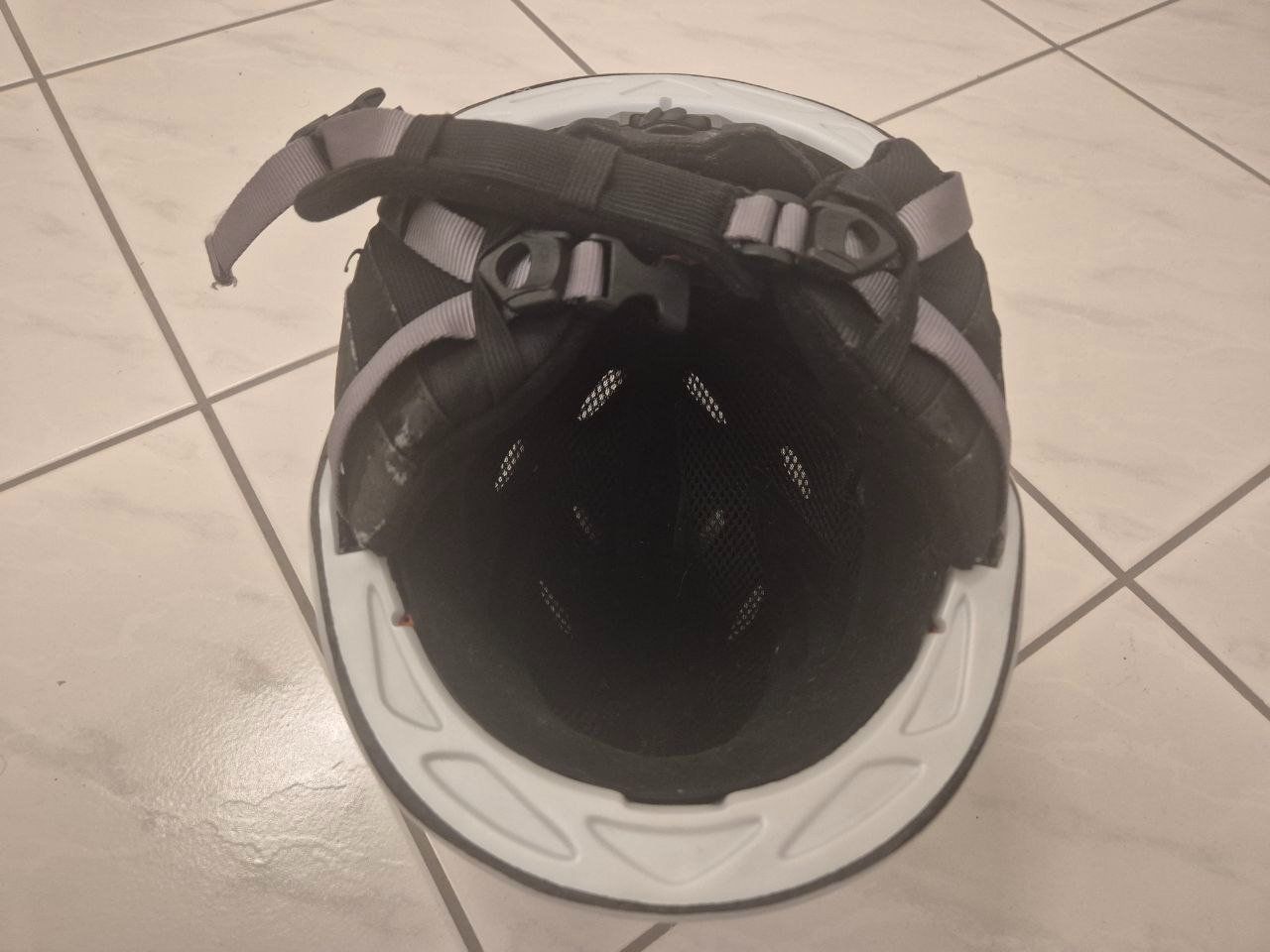 Giro Caschi: Giro Skihelm Ski Helm Snowboard S / M Grösse – Usato da Volketswil venduto da CinziaVolki 1