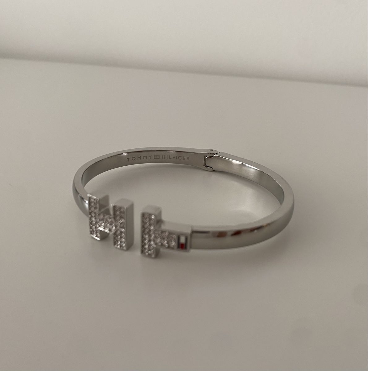 Tommy Hilfiger Bracciali & Braccialetti: Tommy Hilfiger Armreif Silber – Usato da Schlatt TG venduto da joshikenobi 2