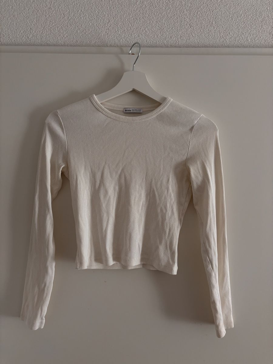 Bershka Pullover & Sweatshirts: Weisses Langarm Oberteil – Gebraucht aus Lausen von Claudj1