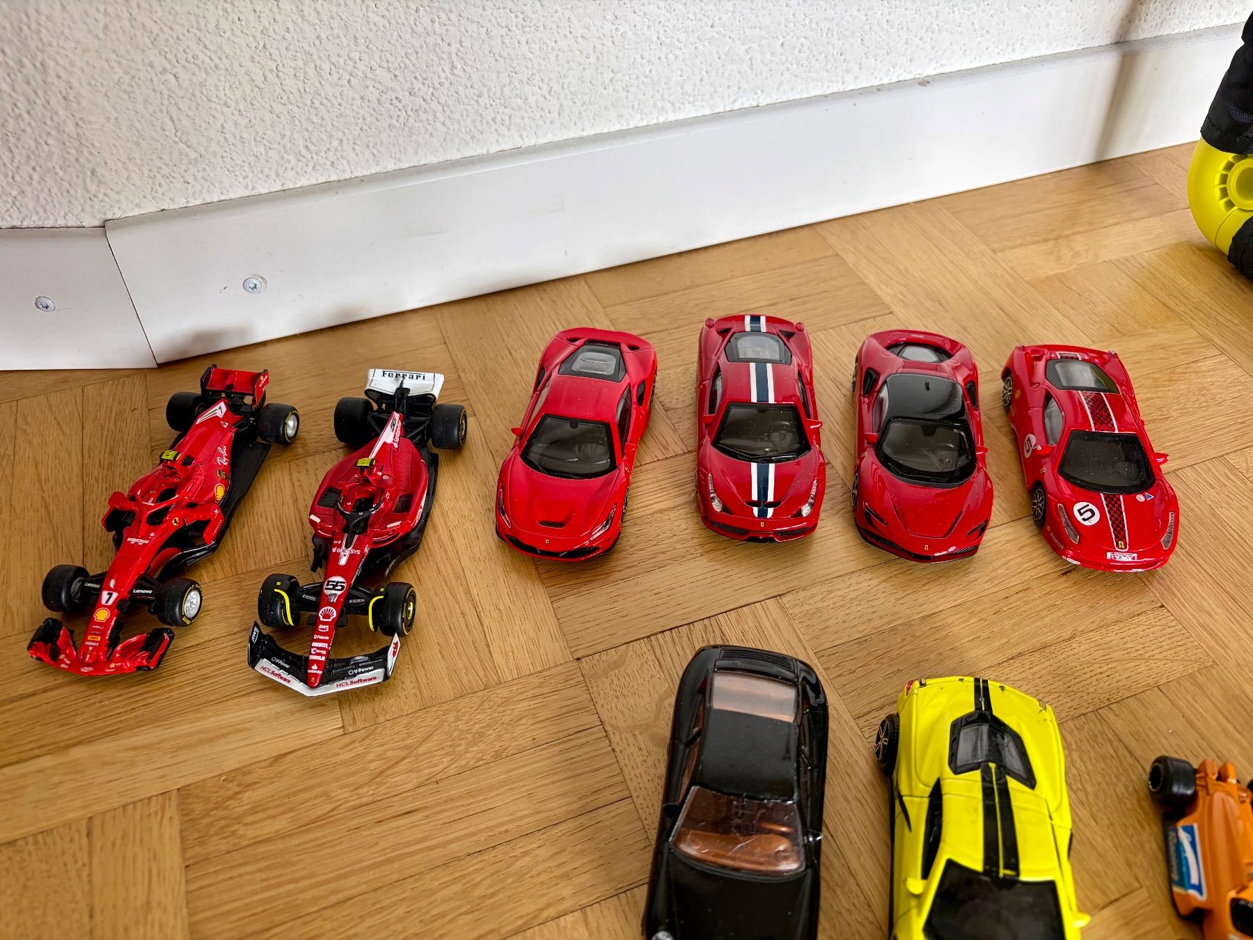 Spielzeuge: Ferrari Rennauto Spielzeug Set – Gebraucht aus Frauenfeld von cookies_and_cream 2