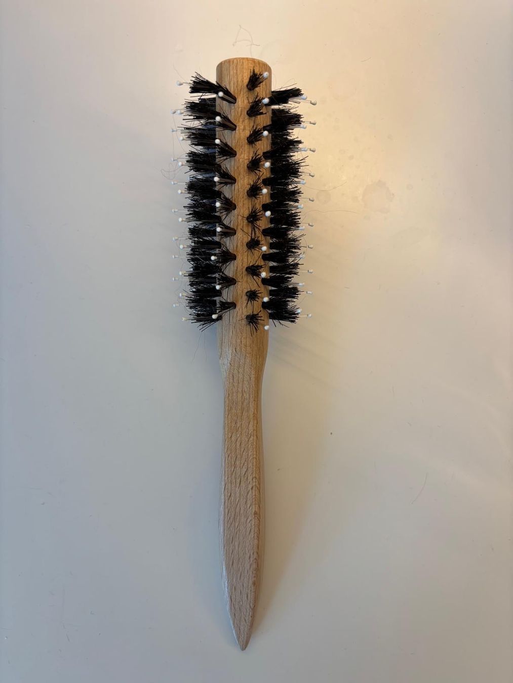 Sonstige Haarpflege: Hochwertige Rundbürste mit Holzgriff – Gebraucht aus Zürich von nowaistplease 1