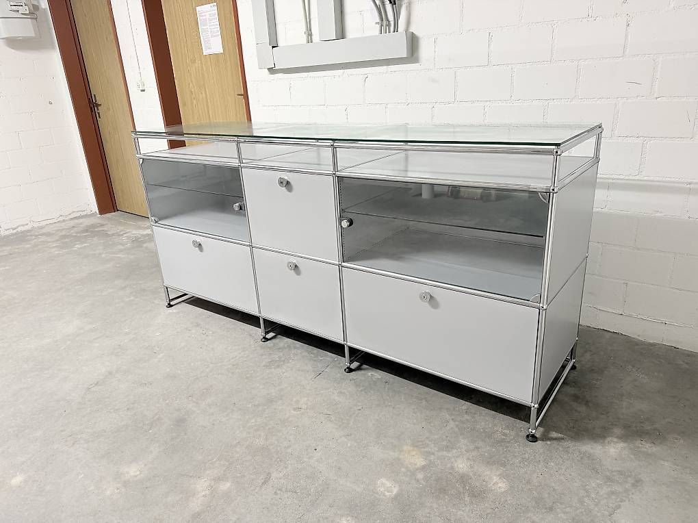 USM Cassettiere: USM Haller Sideboard Mattsilber Mit Glas TOP PREIS – Usato da Dietikon venduto da Kumar_Occasionen 4