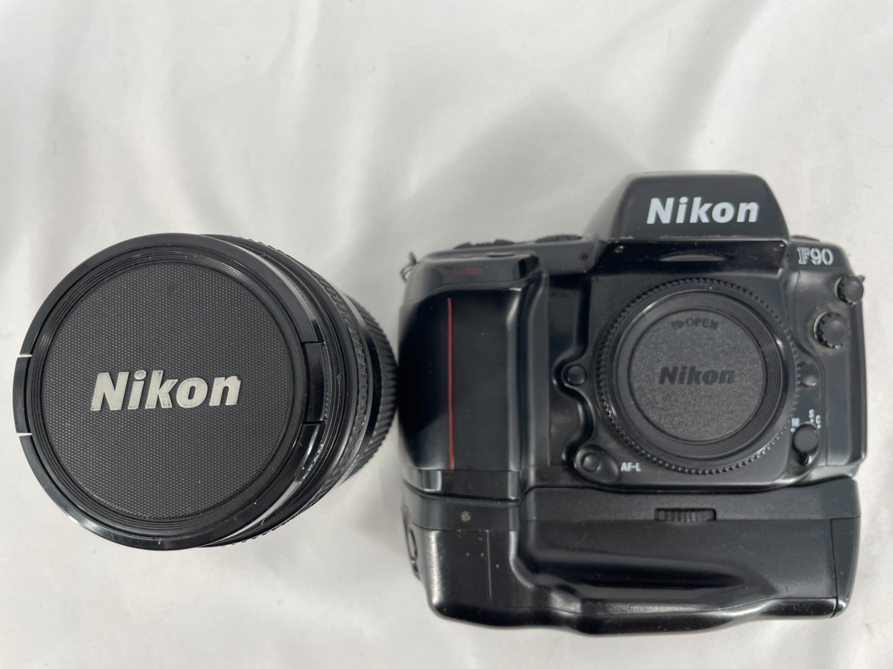 Nikon Fotocamera: NIKON F90 MB 10 0BJ 35 – Usato da Lausanne venduto da PlusValue_Lausanne 8