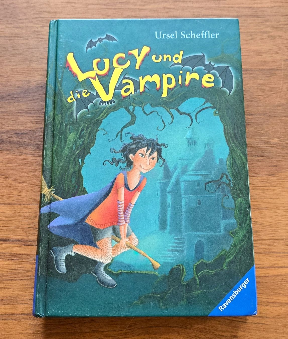 Bücher: Ursel Scheffler - Lucy und die Vampire – Gebraucht aus Kloten von xenia-ainex