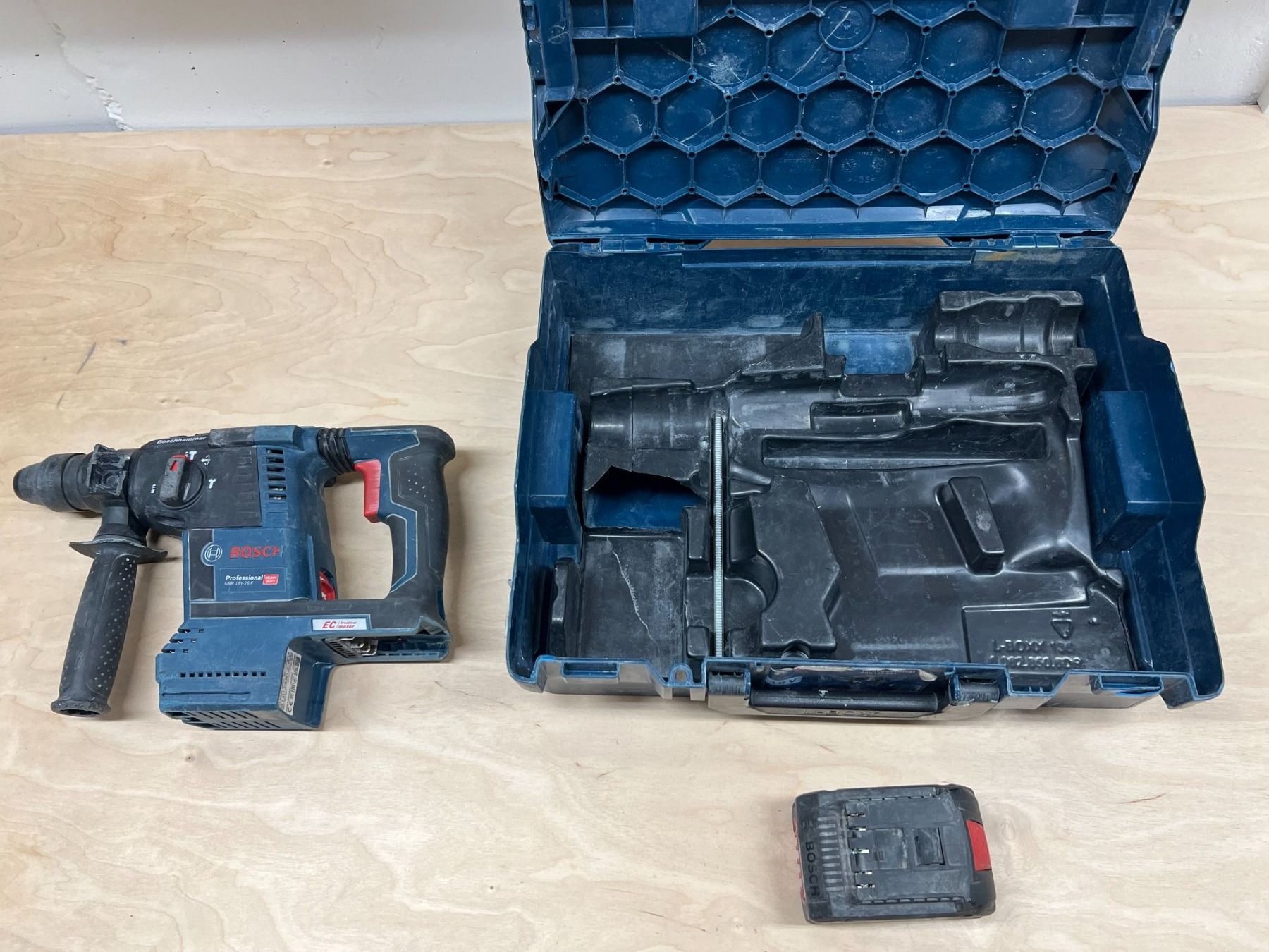 Bohrmaschinen: Bosch GBH 18V-26 F – Gebraucht aus Buchrain von  1