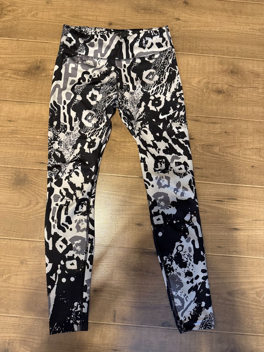 Nike Leggings: Damen Leggings Nike Dri-Fit – Usato da Mümliswil venduto da eliaane