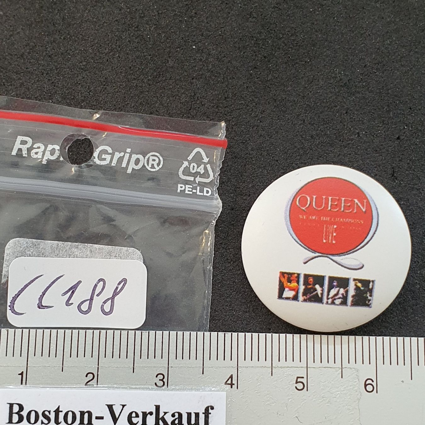 Placchette & Badge: CC188 - Pin /Button - Musik - QUEEN – Usato da Reinach BL venduto da Boston-Verkauf