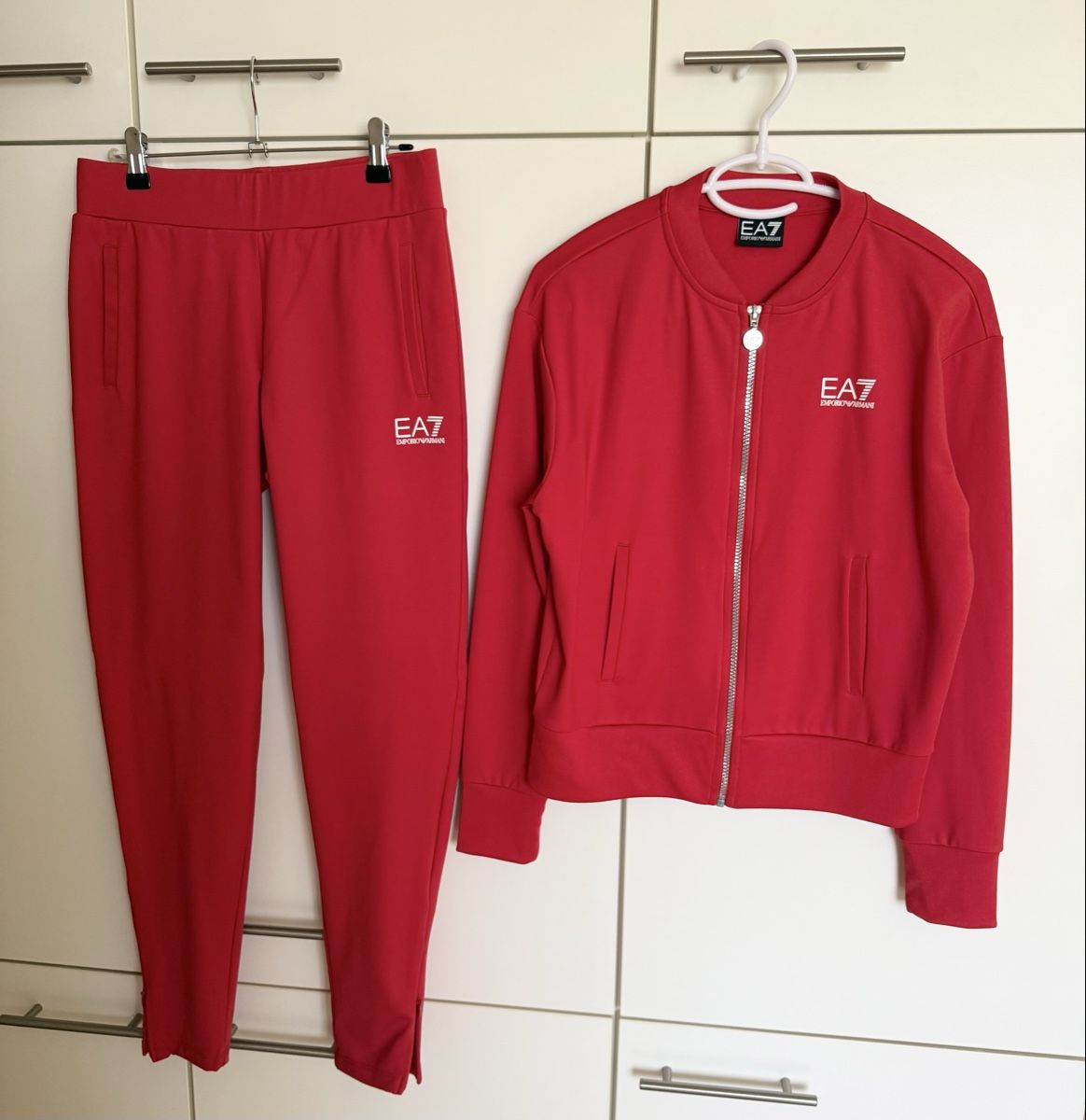 Armani Anzüge & Kostüme: EA7 Trainingsanzug rot Grösse S – Gebraucht aus Lachen SZ von anz_zp7m