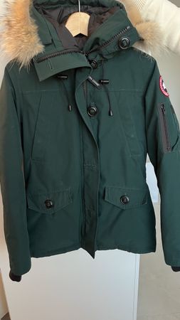 Canada Goose Winterjacke Gruen Neuwertiger Zustand