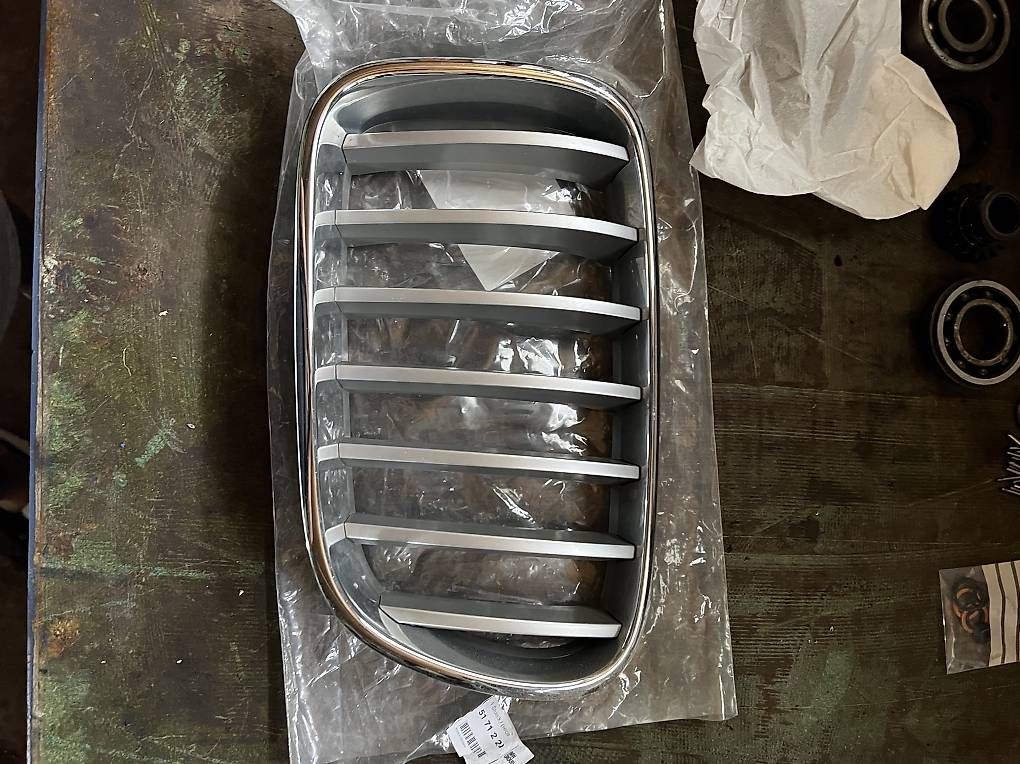 Tutti pezzi di ricambio auto: BMW X3 F25 Nieren – Usato da Schönengrund venduto da Oldbutgold93 2