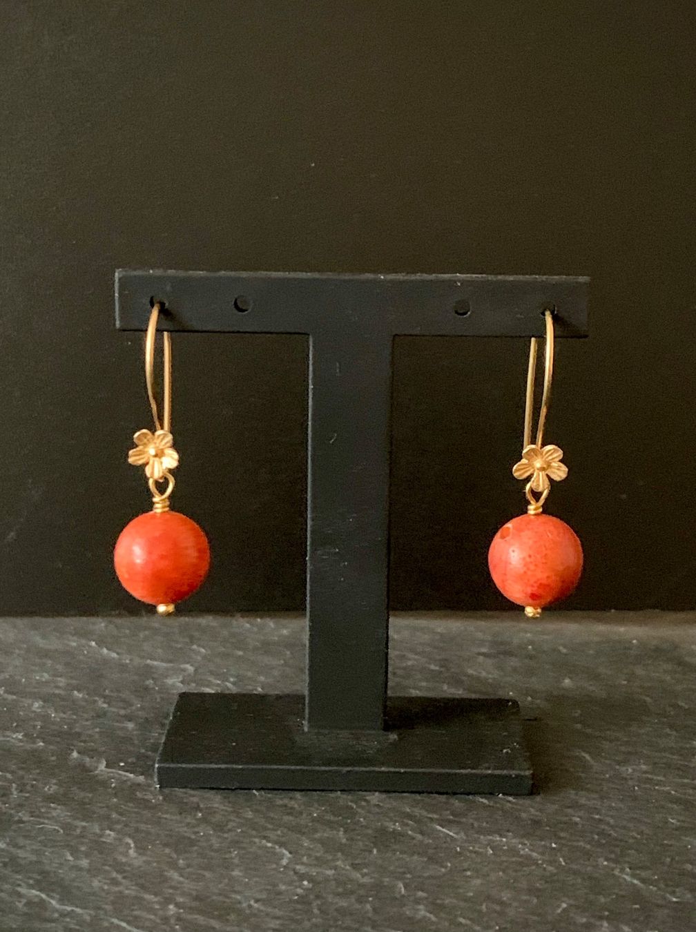 Ohrringe & -stecker: Rote Korallen Ohrringe - Silber Vergoldet – Neu und originalverpackt aus Rüschlikon von ThereseJewelryDesign