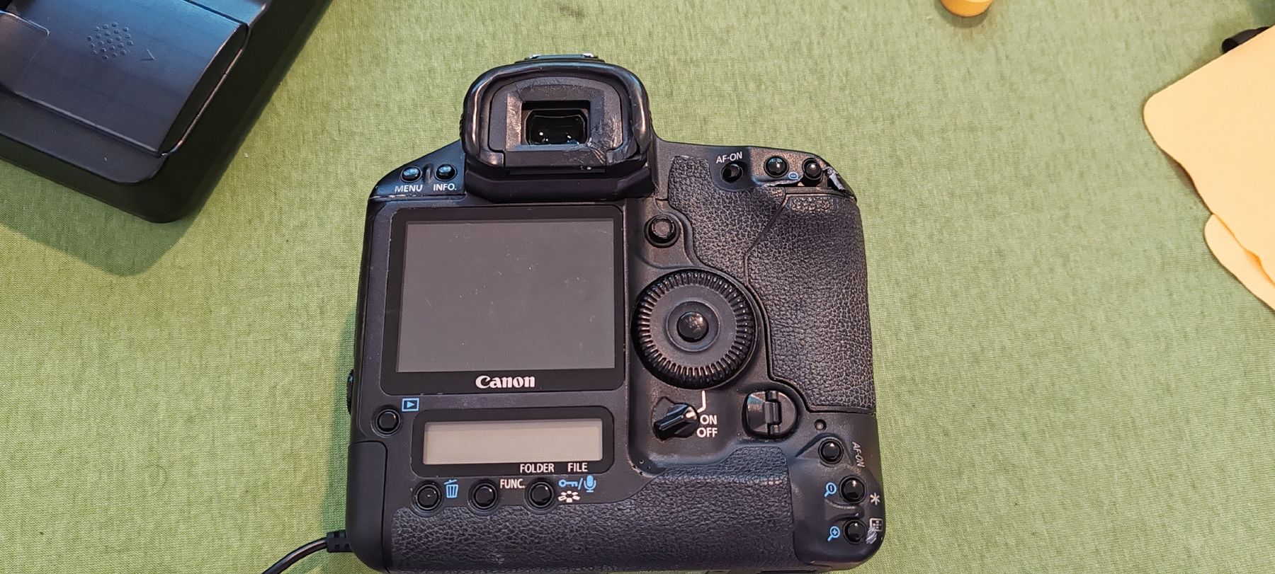 Canon Appareil photo: Fotocamera Canon EOS-1 Ds Mark 3 – Défectueux à Hägendorf par Debua