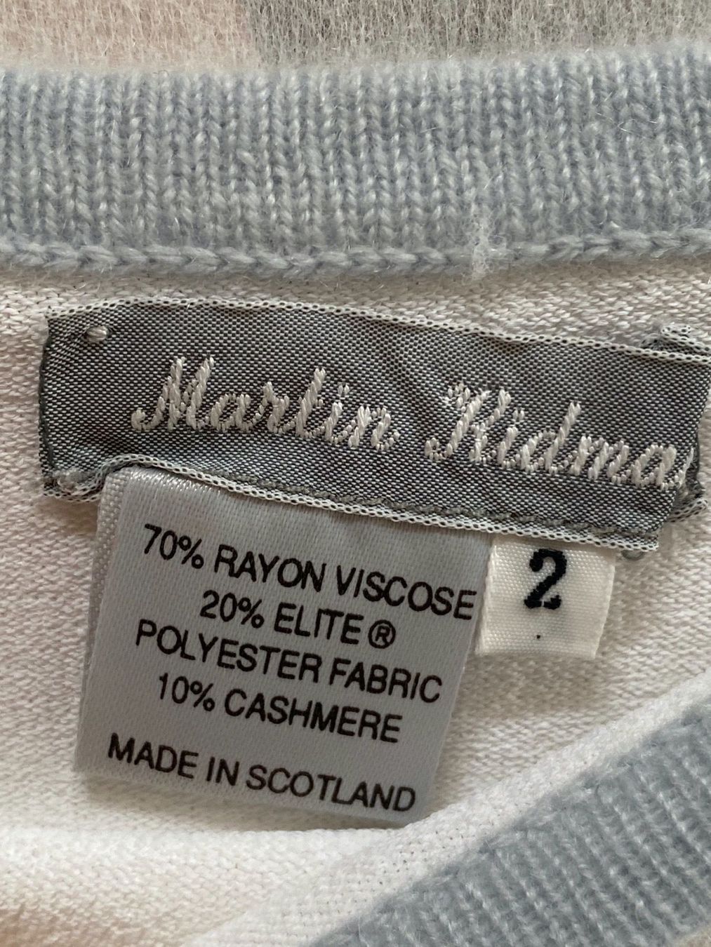 Top: Joli pull blanc avec motif. XS – Nuovo (secondo la descrizione) da Grund b. Gstaad venduto da PlageNeige 2