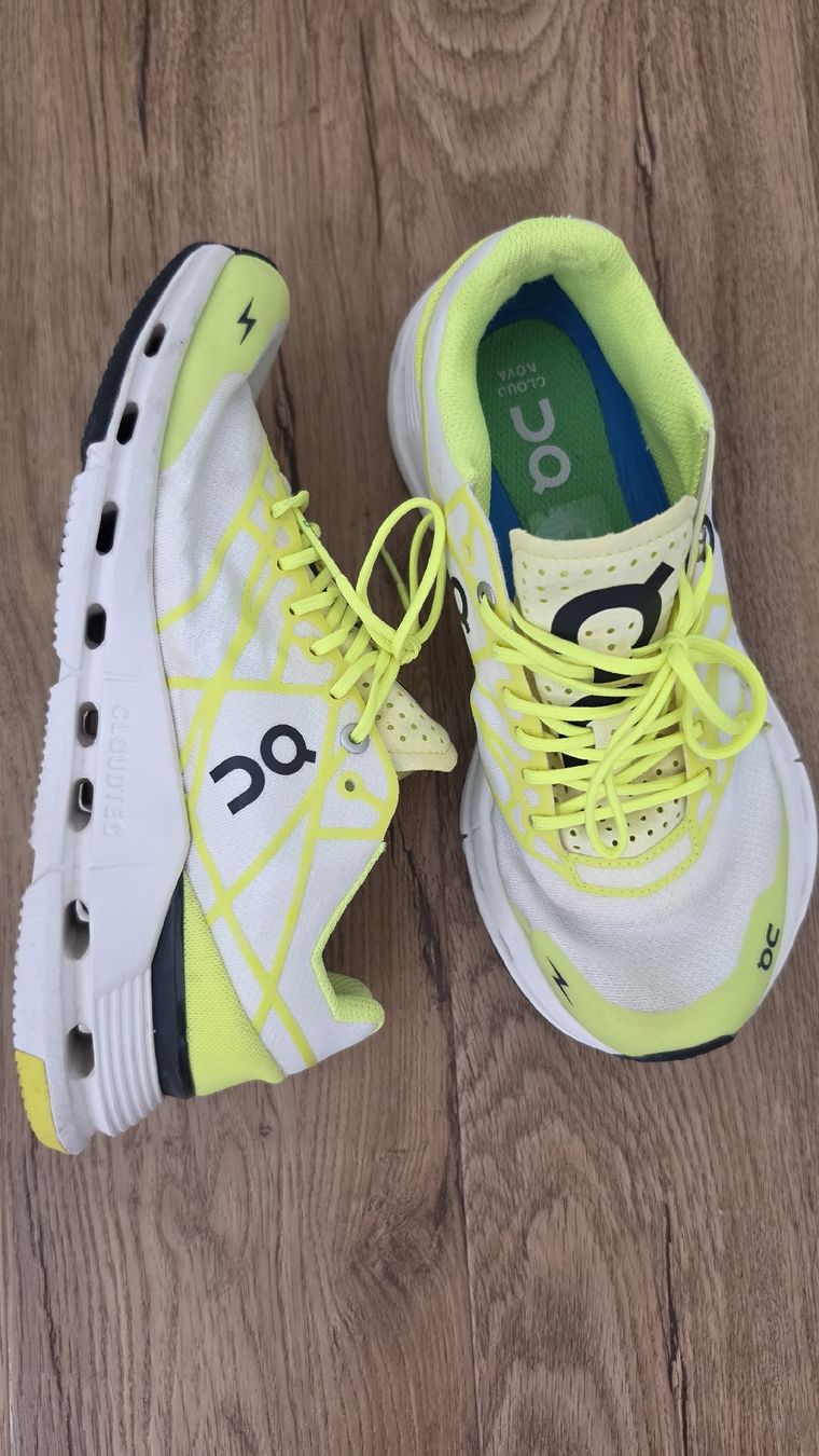 On Chaussures femmes: ON Cloudnova Z5 Neon/White  Grösse 37.5 – D'occasion à Mönchaltorf par nzhuravel