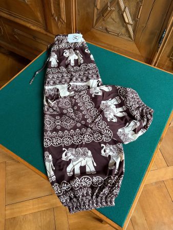 Modischer Schnitt für diese Saison  Hose  Gr. M Zustand: Neu