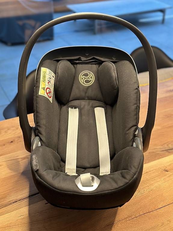 Cybex Seggiolini per auto: Cybex Cloud I-Size Kindersitz Maxi Cosi Black inkl. Base – Usato da Horgen venduto da raphaelamld 3