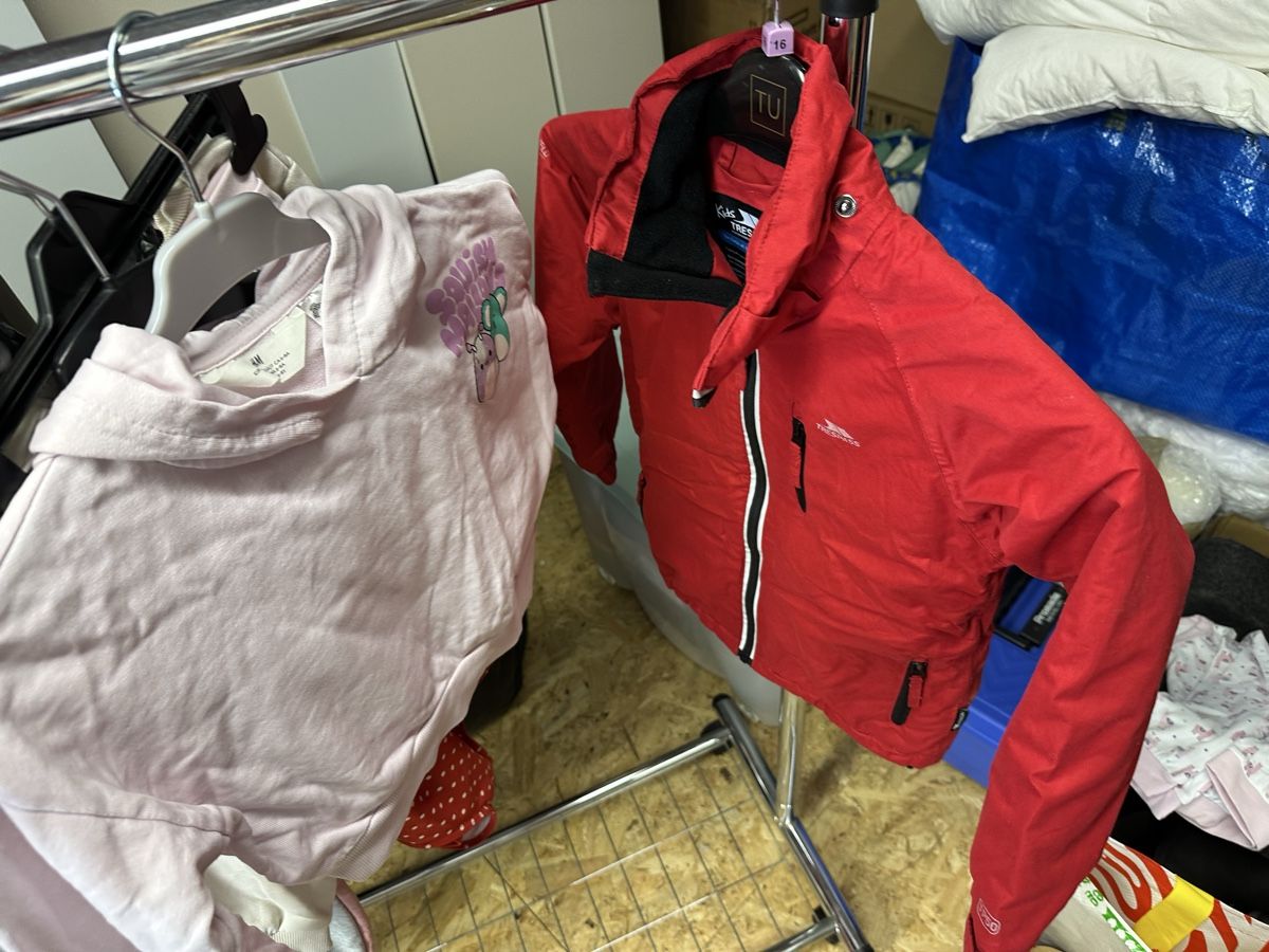 Lotti & Set di vestiti: Mädchen Kleider 35 stk – Usato da Sevelen venduto da Stopglobal. 4