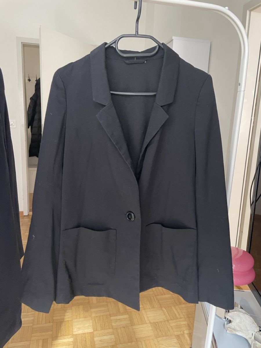 Giacche: Schwarzer Blazer, Grösse S/M – Usato da Zürich venduto da Carlajimena