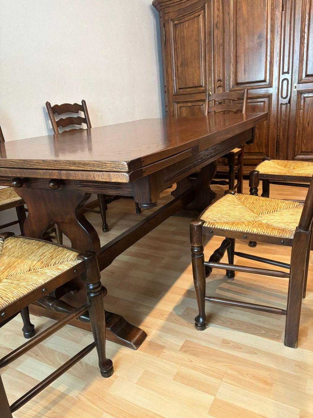 Set di tavolo e panche: Massiver Eichenholz Esszimmer-Set-Buffet, Tisch und 6 Stühle – Usato da Gelterkinden venduto da pbo_9qq5 2