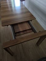 Ausziehbarer Massivholztisch