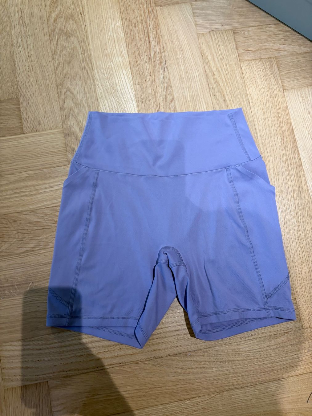 Leggings: UNIQLO Short legging size S – Nuovo e nell'imballaggio originale da Zürich venduto da mon_ht6w