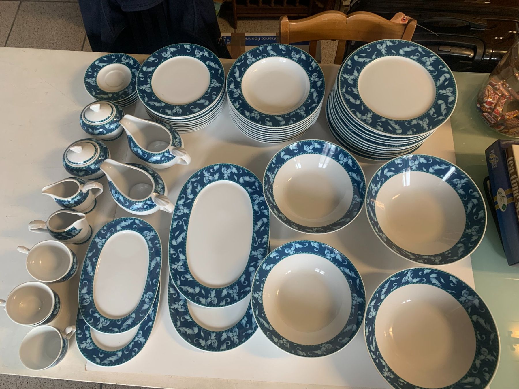 Set di piatti: 53 Teiliges Geschirrset Botticelli Design – Usato da Fislisbach venduto da chili2006