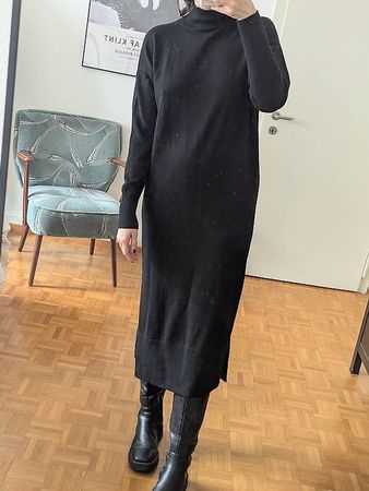 COS Schwarzes Wollkleid mit Rollkragen