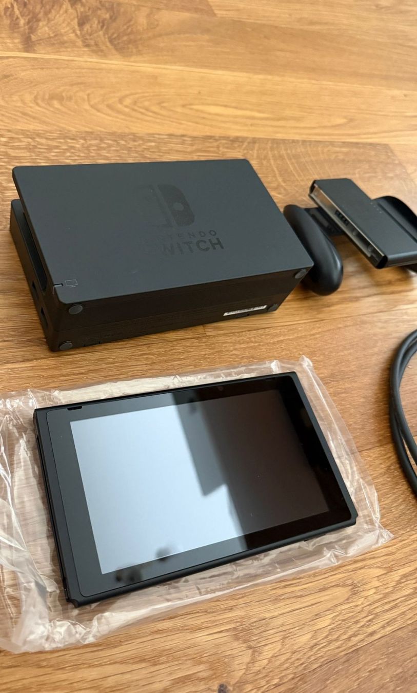 Nintendo Console: Nintendo Switch V1 Konsole AB 1 CHF – Usato da Montagnola venduto da mattbert86 3