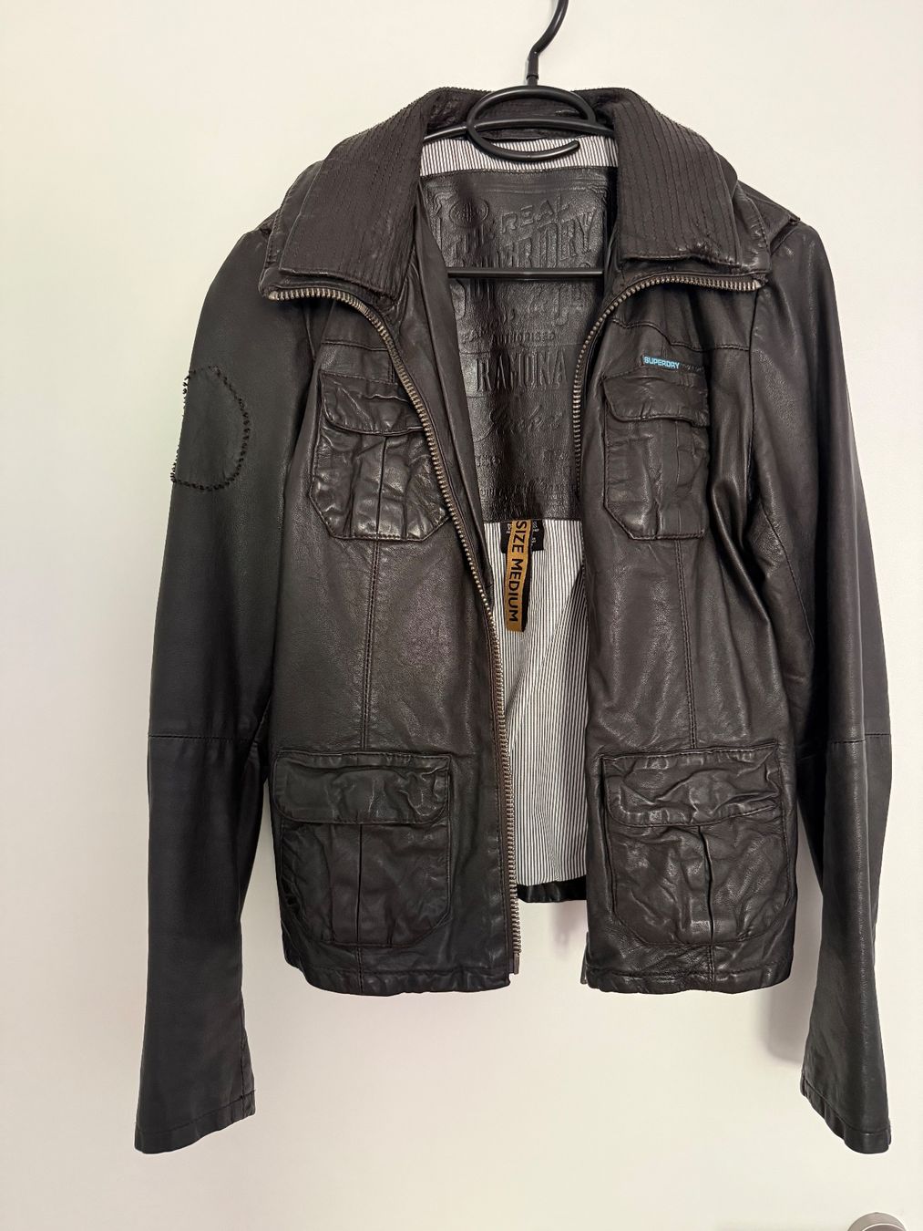 Jacken: Superdry Lederjacke RAMONA – Neu (gemäss Beschreibung) aus Ostermundigen von DeOs3072
