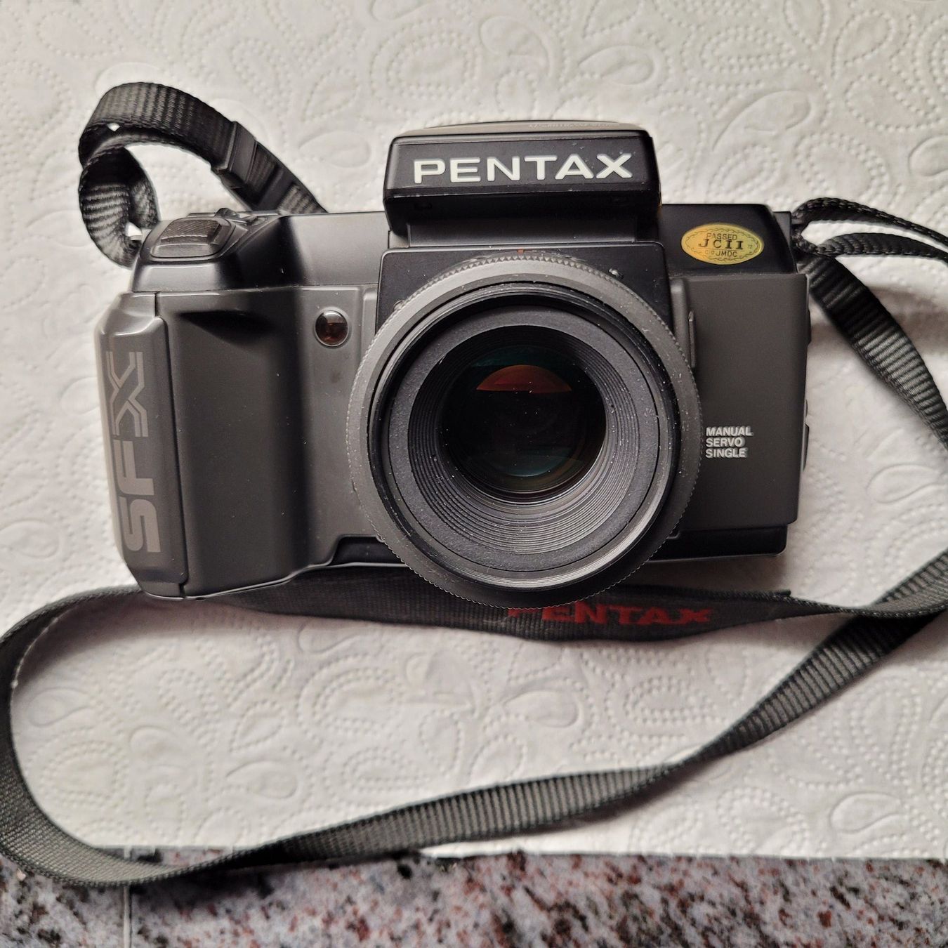 Pentax Fotocamera: Pentax SFX Analogkamera mit Objektiv und Gurt – Difettoso da Dörflingen venduto da tucson16 1