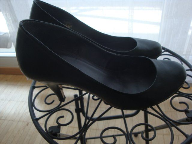 Damenschuhe: schwarzer Pumps – Gebraucht aus Thun von Ereli47 1