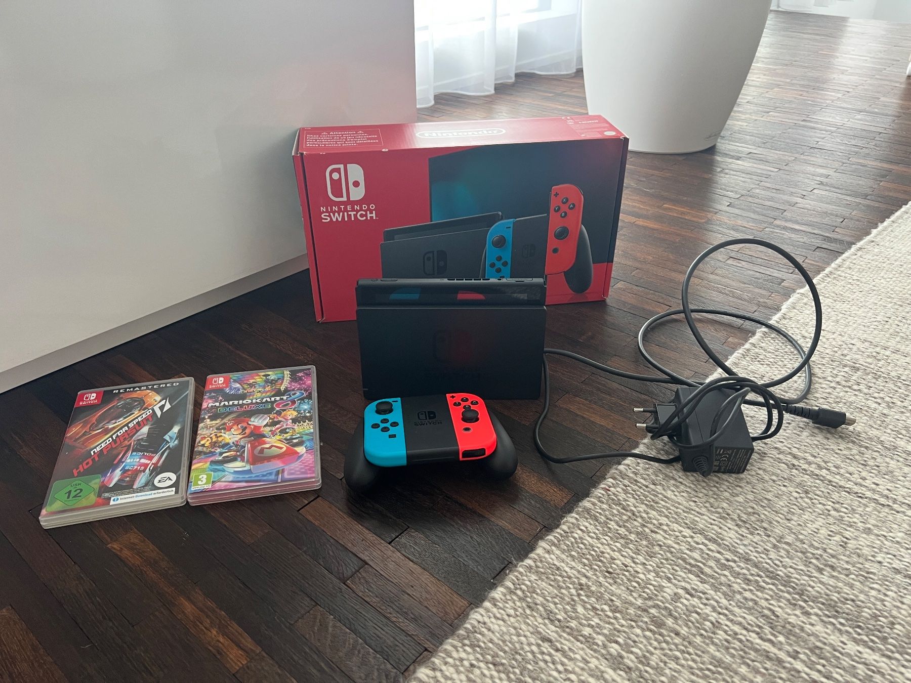 Nintendo Konsolen: Nintendo Switch inkl. Zwei Games – Gebraucht aus Hünenberg See von manulina88