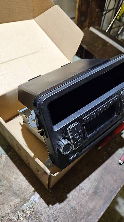 Radios: VW T5 Original Radio – Gebraucht aus Rüschegg Gambach von Wattify 1